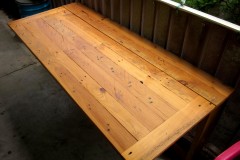 Table extérieure pliante 100% récup, palettes récupérées, finition vernis extérieur chêne doré.